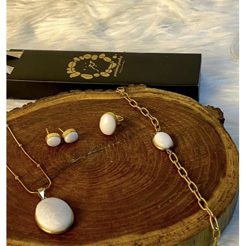 Scolecite stone set