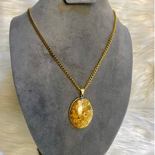 Mariam’s stone necklace 