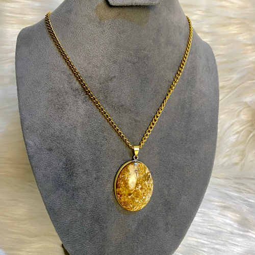 Mariam’s stone necklace 