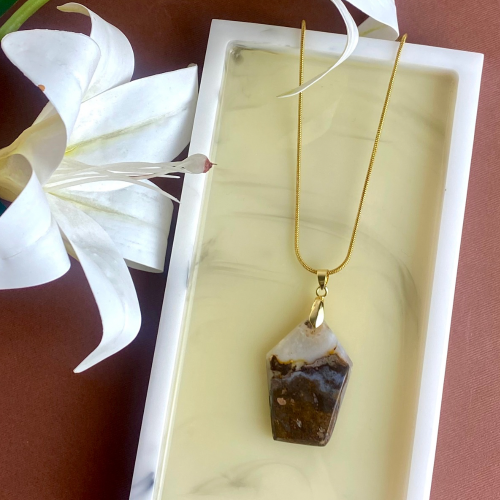Agate stone necklace