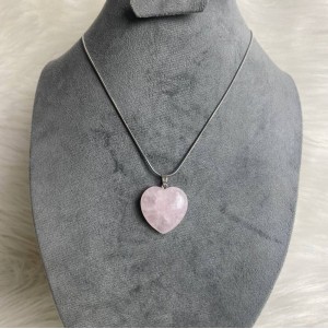 Heart shaped rose quart necklace
