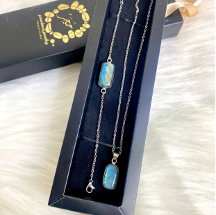 Labradorite stone set
