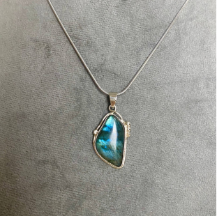 Labradorite stone necklace 