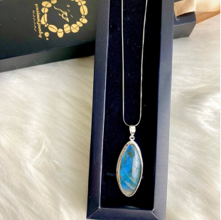 Labradorite stone necklace 